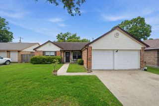411 Forest Hills Drive, League City, TX 77573