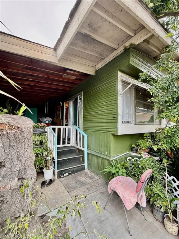 223 Madrid, Santa Ana, CA 92703