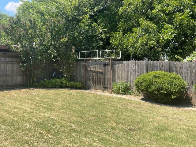 3509 Glenda Street, Haltom City, TX 76117