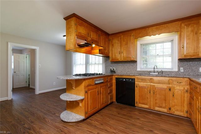 12 Beverly Hills DR, Newport News, VA 23606