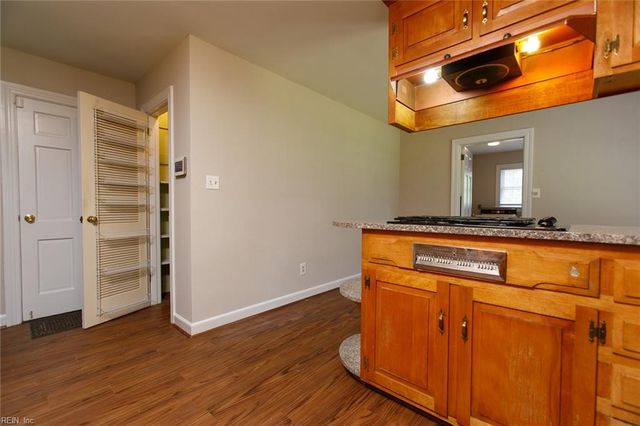12 Beverly Hills DR, Newport News, VA 23606