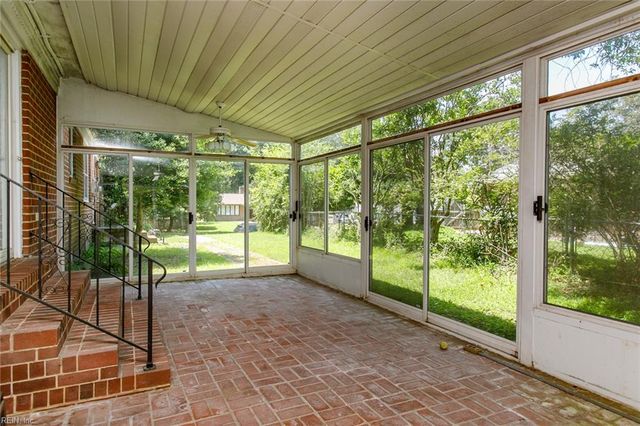 12 Beverly Hills DR, Newport News, VA 23606