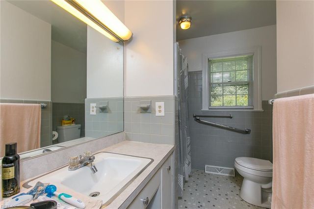 12 Beverly Hills DR, Newport News, VA 23606