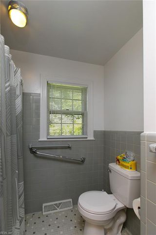 12 Beverly Hills DR, Newport News, VA 23606