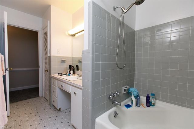 12 Beverly Hills DR, Newport News, VA 23606