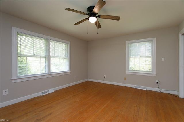 12 Beverly Hills DR, Newport News, VA 23606