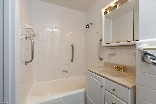 12 Beverly Hills DR, Newport News, VA 23606
