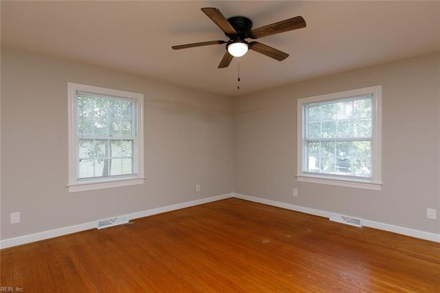 12 Beverly Hills DR, Newport News, VA 23606