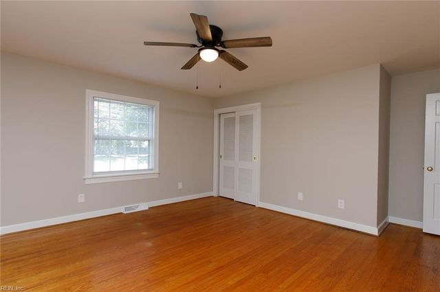 12 Beverly Hills DR, Newport News, VA 23606