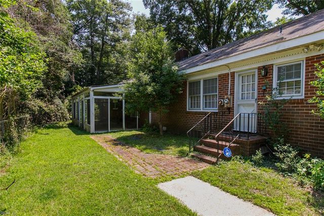 12 Beverly Hills DR, Newport News, VA 23606