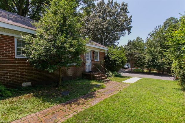 12 Beverly Hills DR, Newport News, VA 23606