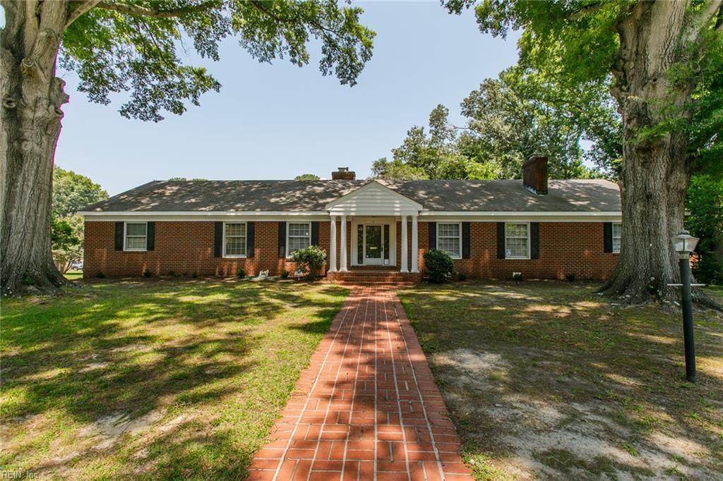 12 Beverly Hills DR, Newport News, VA 23606