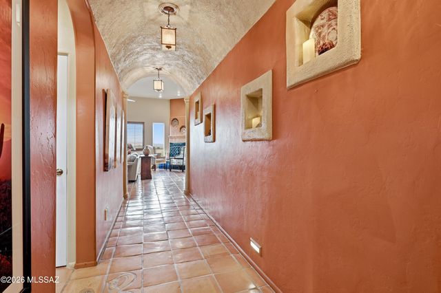 1061 N Mcelroy Place, Tucson, AZ 85745