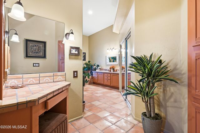1061 N Mcelroy Place, Tucson, AZ 85745
