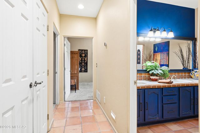 1061 N Mcelroy Place, Tucson, AZ 85745