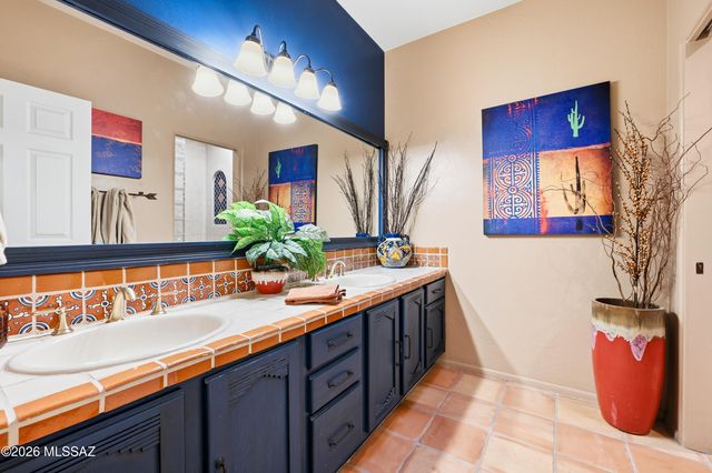 1061 N Mcelroy Place, Tucson, AZ 85745