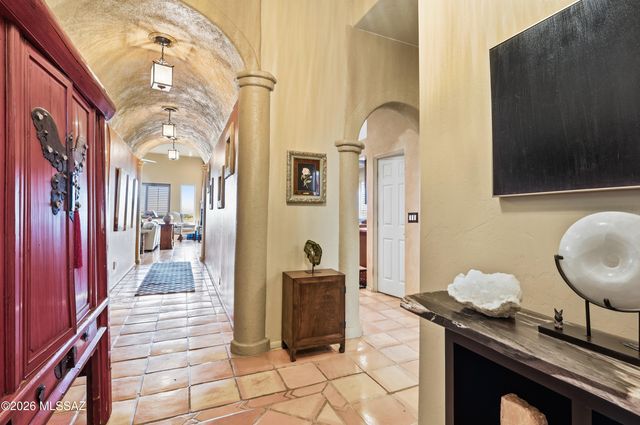 1061 N Mcelroy Place, Tucson, AZ 85745