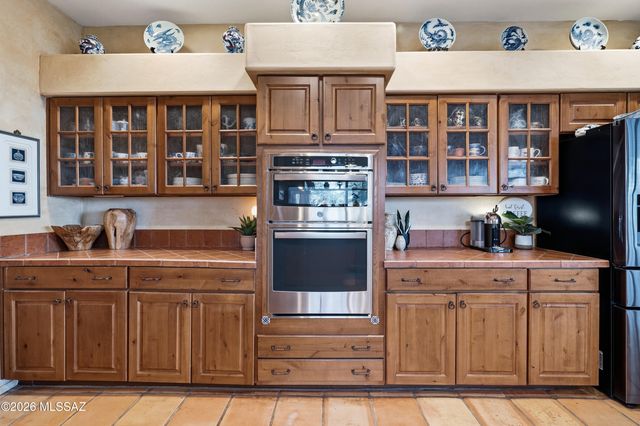 1061 N Mcelroy Place, Tucson, AZ 85745