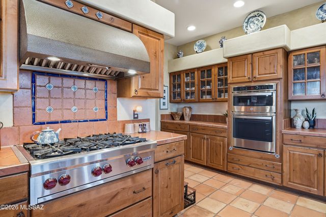 1061 N Mcelroy Place, Tucson, AZ 85745