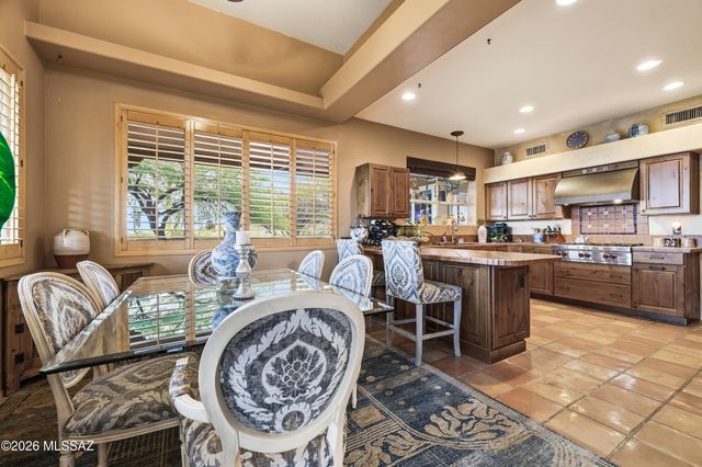 1061 N Mcelroy Place, Tucson, AZ 85745