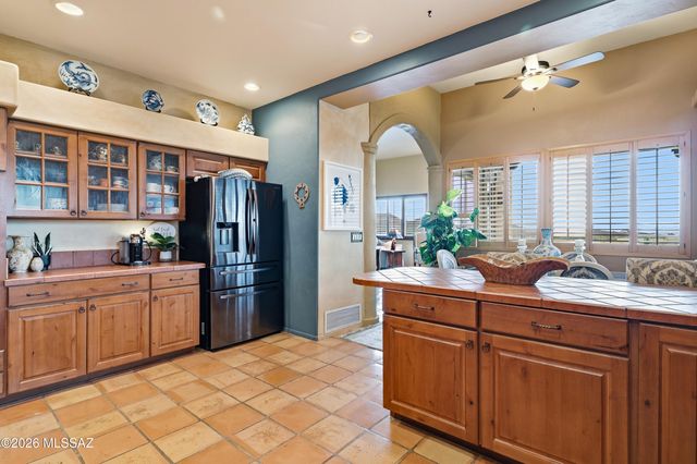 1061 N Mcelroy Place, Tucson, AZ 85745