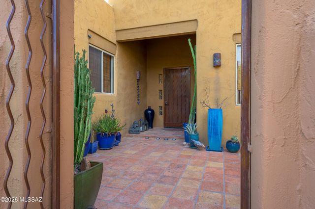 1061 N Mcelroy Place, Tucson, AZ 85745
