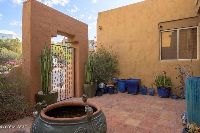 1061 N Mcelroy Place, Tucson, AZ 85745