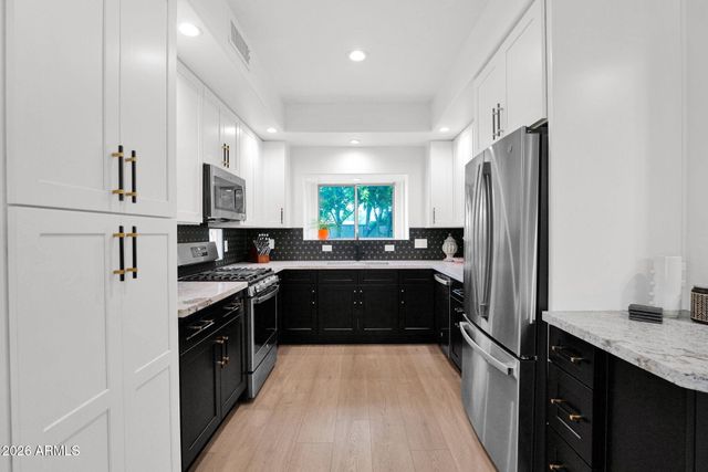 7240 N DREAMY DRAW Drive 113, Phoenix, AZ 85020