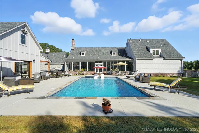 33021 S 625 Road, Grove, OK 74344