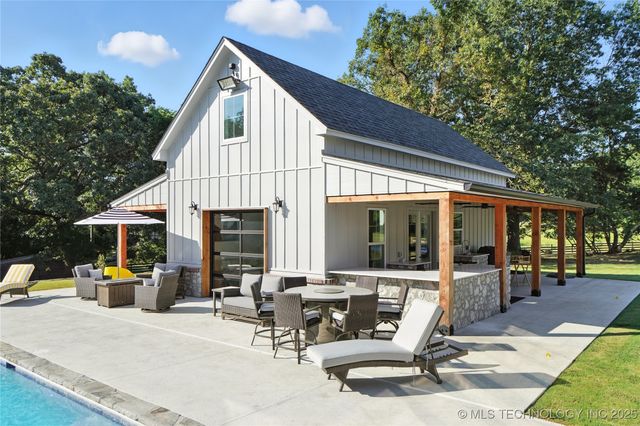 33021 S 625 Road, Grove, OK 74344