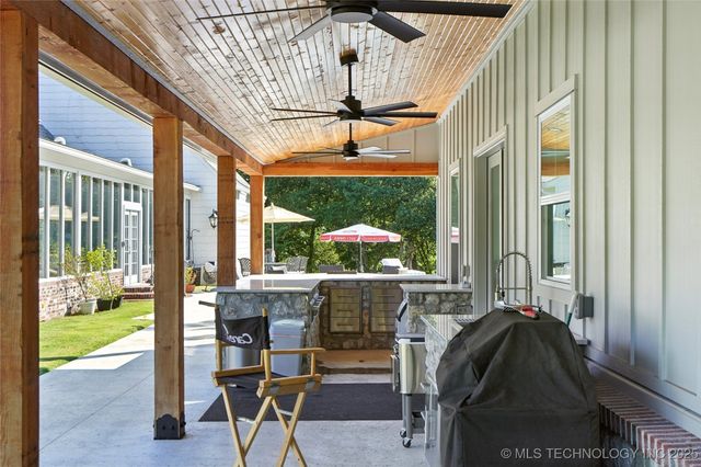 33021 S 625 Road, Grove, OK 74344