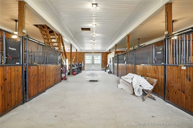 33021 S 625 Road, Grove, OK 74344