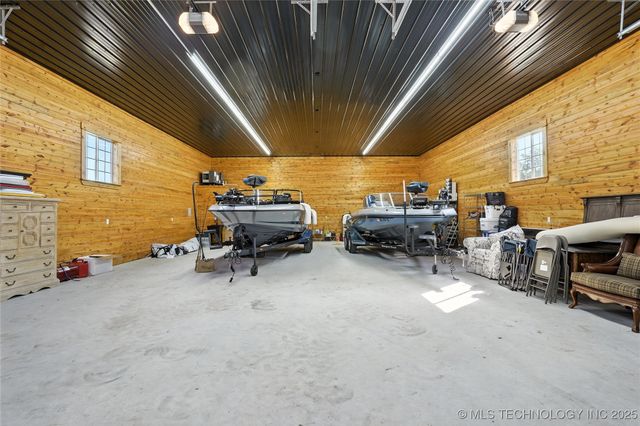 33021 S 625 Road, Grove, OK 74344