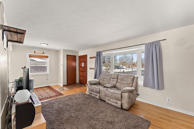 6871 90th Street S, Cottage Grove, MN 55016