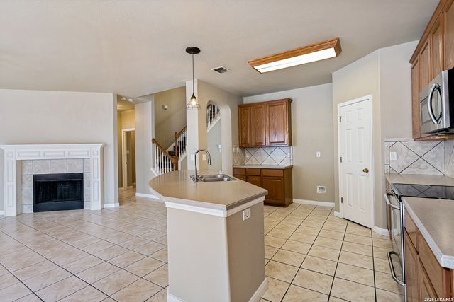 1305 James Cook, Windcrest, TX 78239