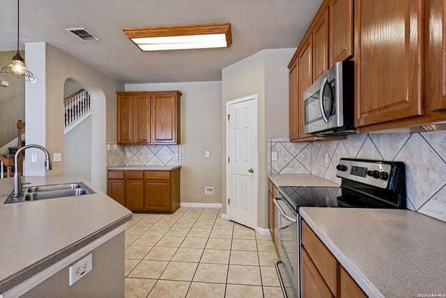 1305 James Cook, Windcrest, TX 78239