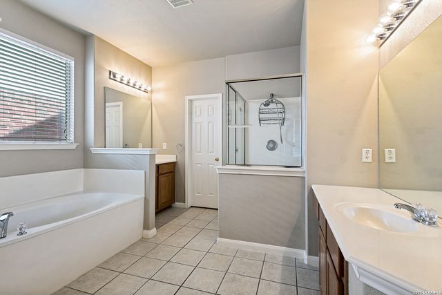 1305 James Cook, Windcrest, TX 78239