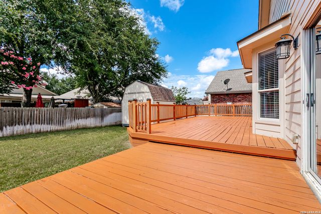1305 James Cook, Windcrest, TX 78239
