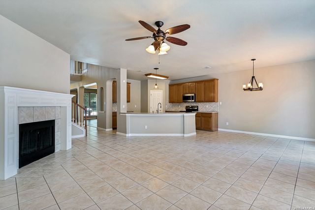 1305 James Cook, Windcrest, TX 78239