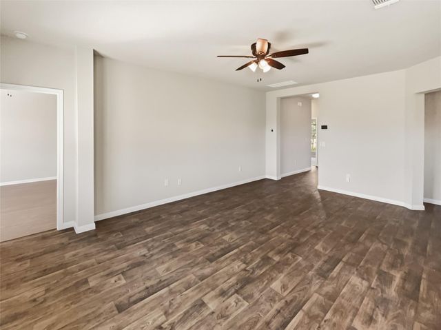 112 Marimoor DR, Hutto, TX 78634