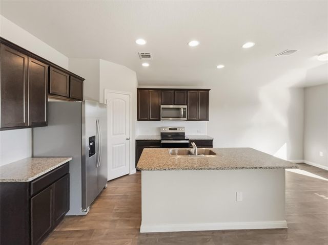 112 Marimoor DR, Hutto, TX 78634