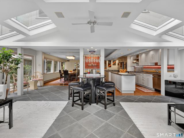 104 Parkway South, New London, CT 06320