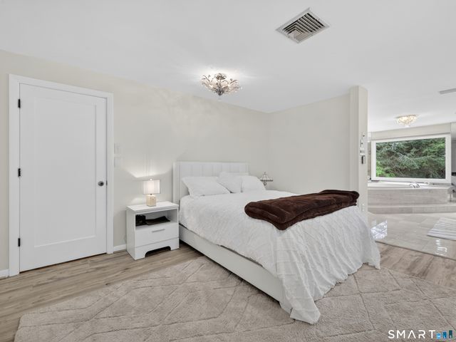 104 Parkway South, New London, CT 06320