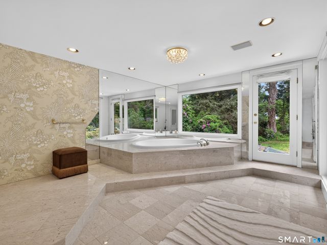 104 Parkway South, New London, CT 06320