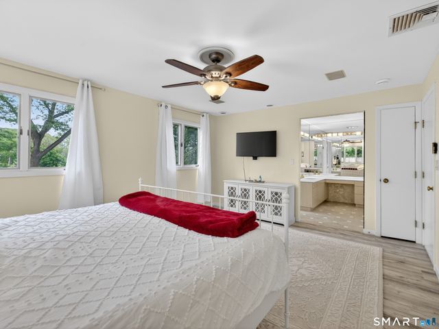 104 Parkway South, New London, CT 06320