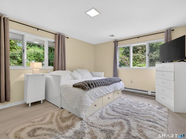 104 Parkway South, New London, CT 06320