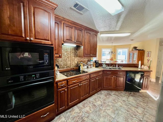 1301 Roswell Street, Pascagoula, MS 39581