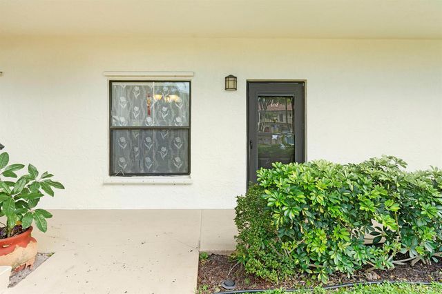 3 Vía De Casas Sur 102, Boynton Beach, FL 33426