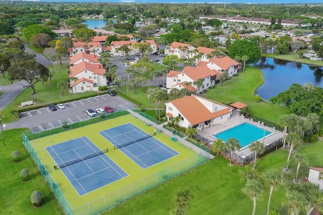 3 Vía De Casas Sur 102, Boynton Beach, FL 33426