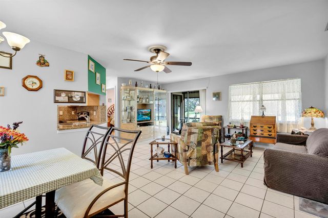 3 Vía De Casas Sur 102, Boynton Beach, FL 33426
